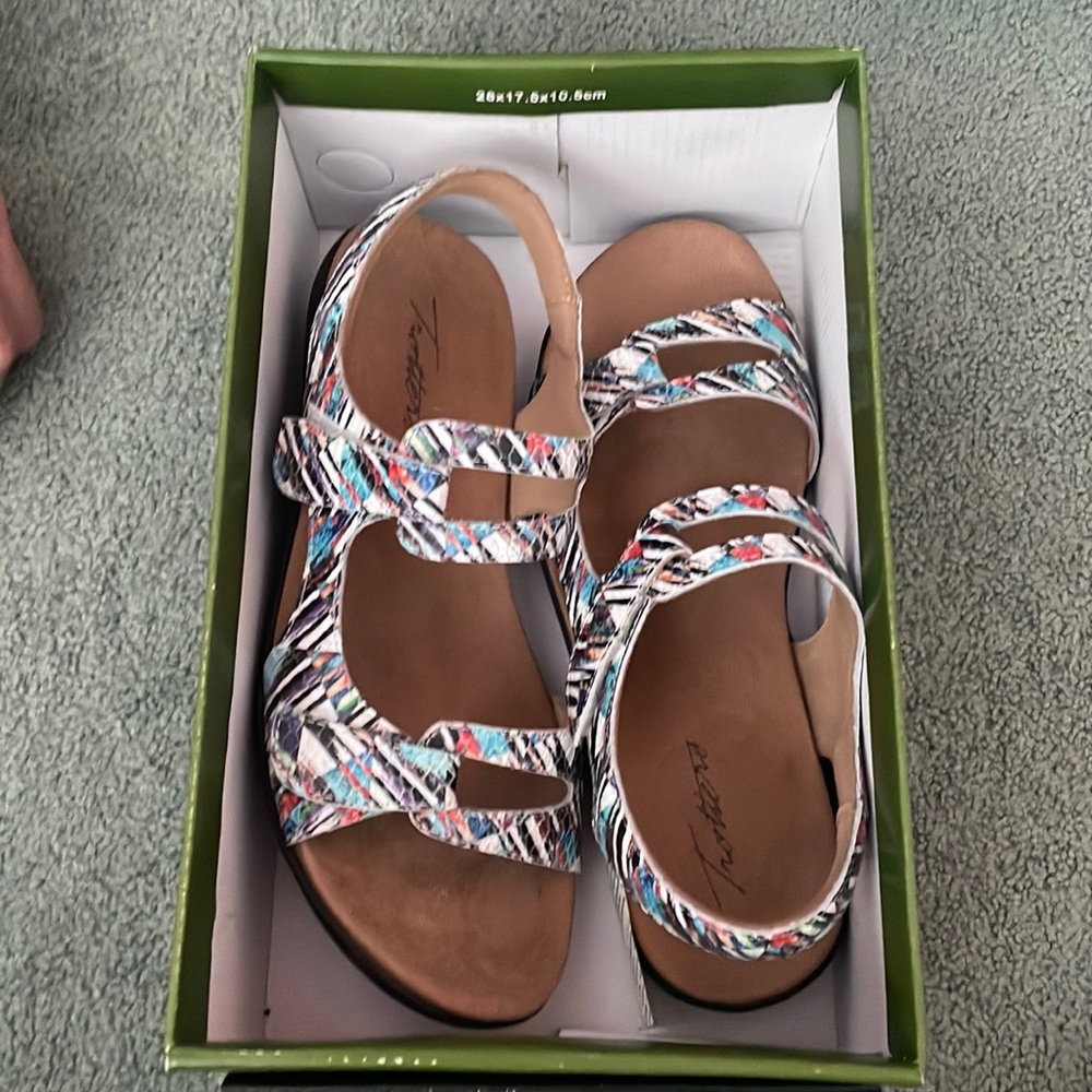 Trotters multi sandals